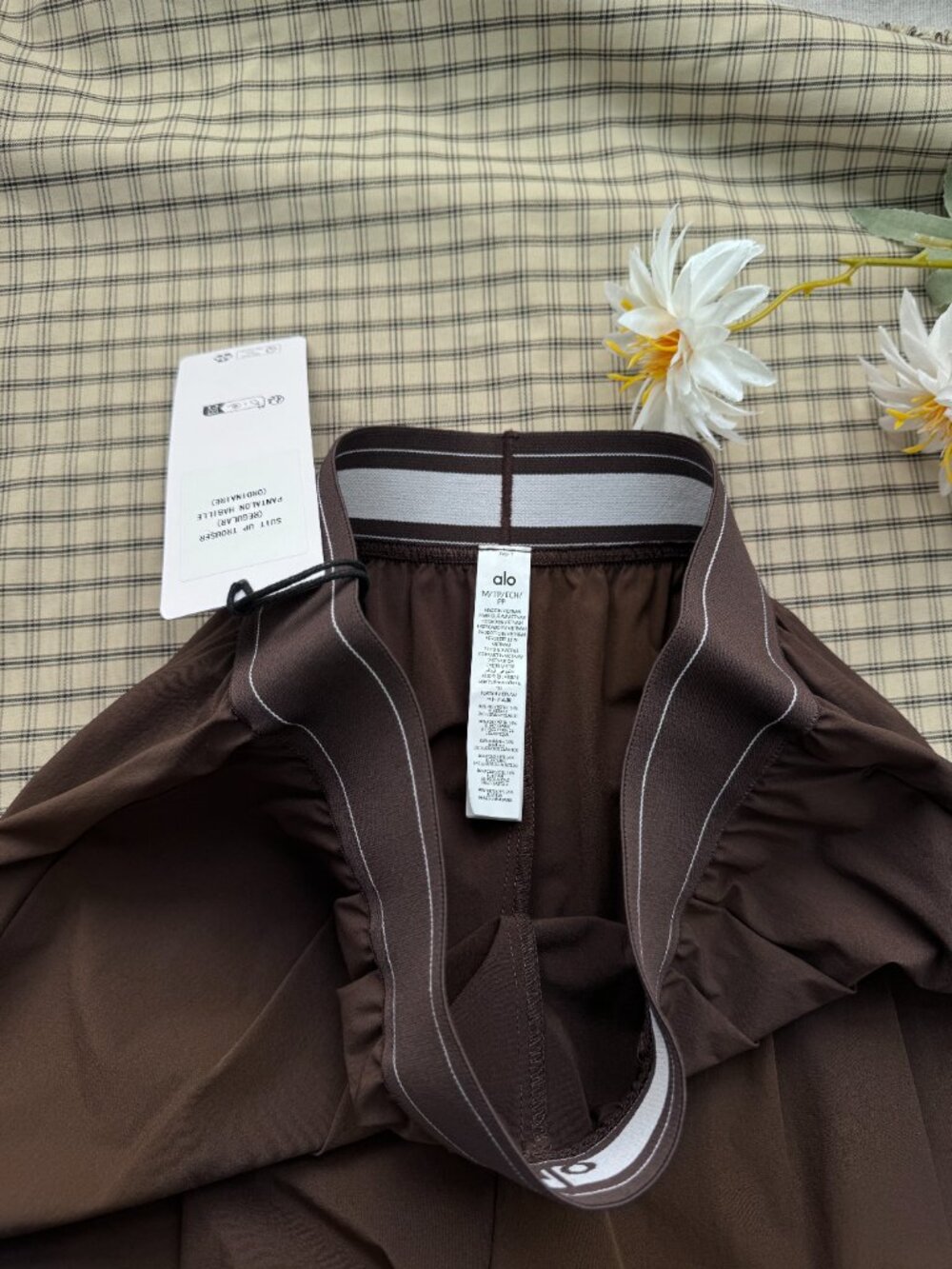 ALO Yoga Wide Leg Pants in Dark Brown - Picture 5 of 9